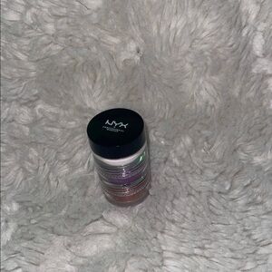 NYX Purple and White Eyeshadow Duo